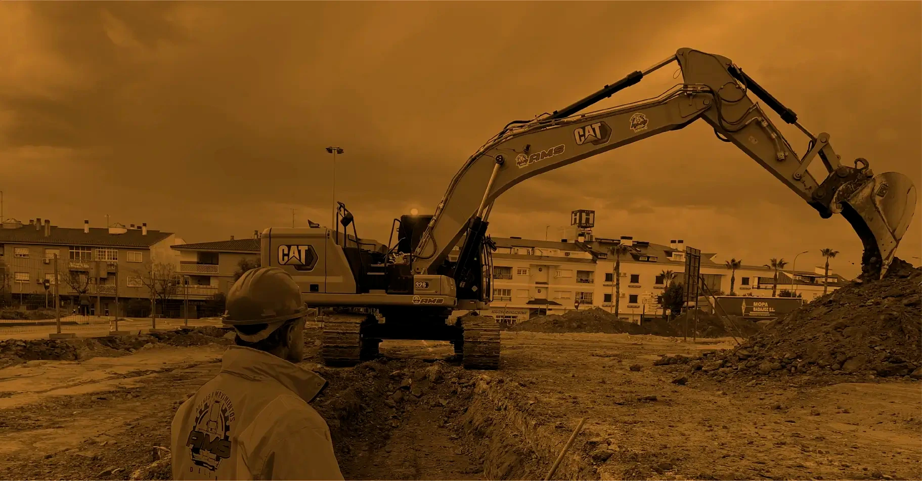 Identidad gráfica y presencia digital para una compañía líder en movimiento de tierras en Cádiz.